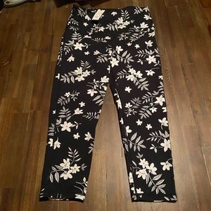 Francescas mono b athletic Capri leggings